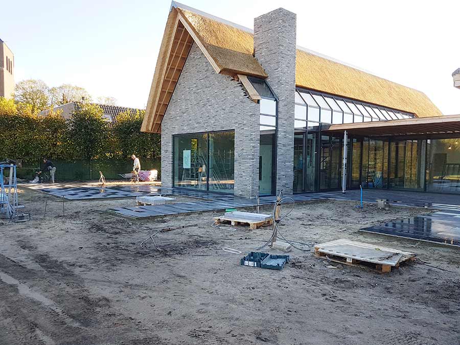 bestrating stoep bij een nieuwe woning in Nuland