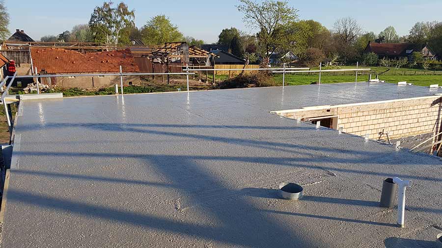 Cementdak van een nieuwe woning in Nuland