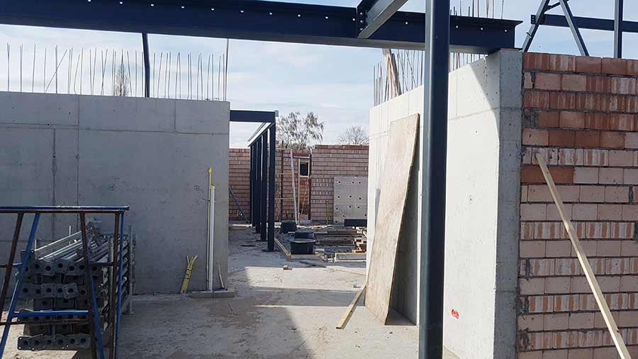 Buitenmuren tijdens de bouw van een nieuwe woning in Nuland