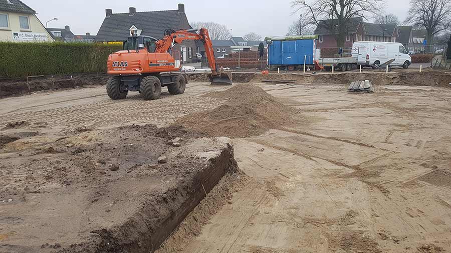 Vlak maken van een bouwkavel voor een woning in Nuland