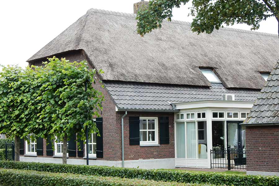 Zijaanzicht herbouw van een woning in Nuland