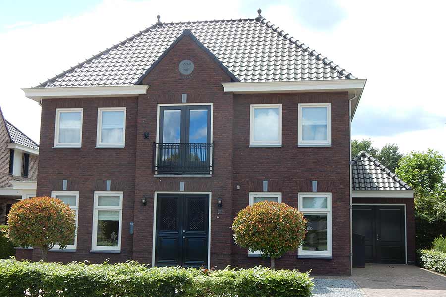 Vooraanzicht vrijstaande nieuwbouwwoning in Nuland